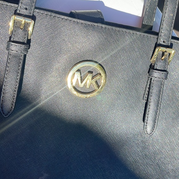 Black Micheal kors tote purse with gold emblem - Picture 8 of 9
